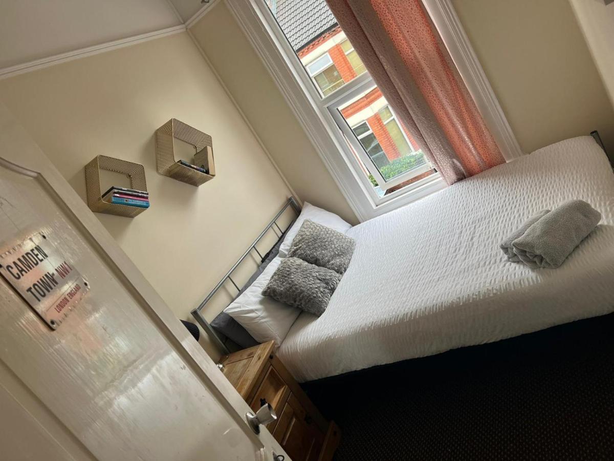 Room In Family Home Near Penny Lane Liverpool Exterior photo